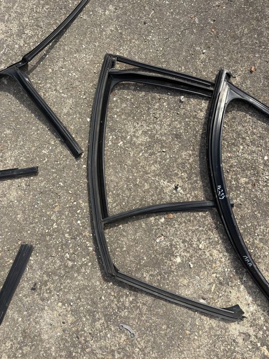 Mercedes w213 Е класа комби уплътнения за странични стъкла на врати