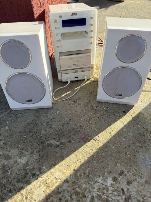 Телевизор Тошиба и малки уредби JVC за 2 те 200лв