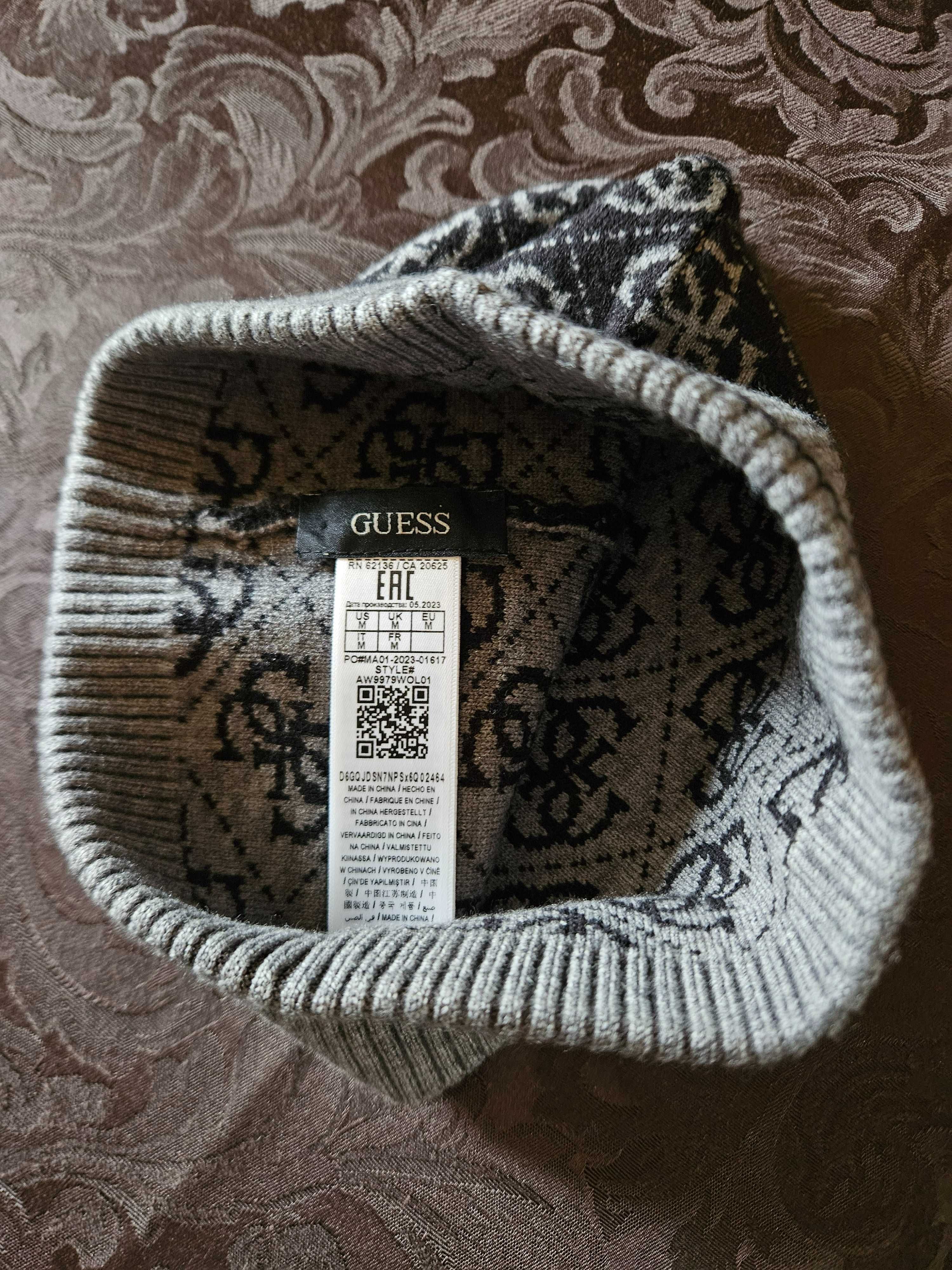 Шапка женская Guess