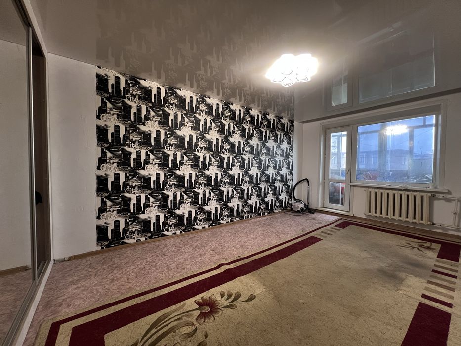 Однокомнатная 26-й квартал двор Валют транзит