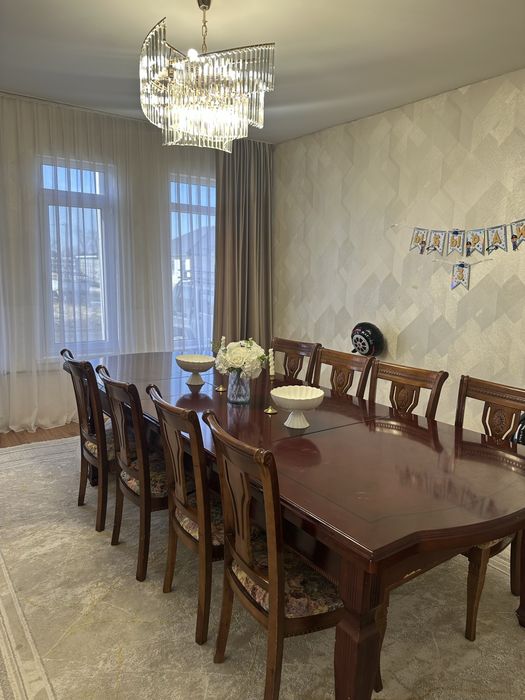 Продам стол и 10 стульев