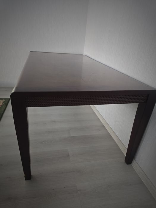 Продам стол для гостиной, красное дерево