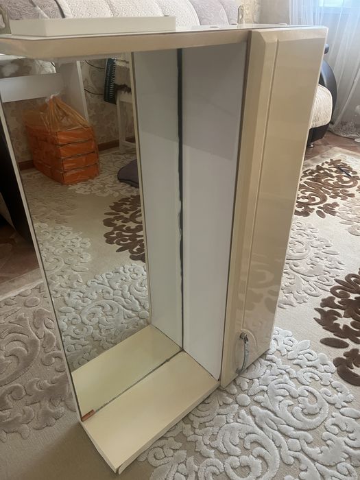 Зеркало для ванной со шкаычиком