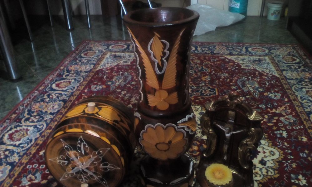 Vaza de lemn sculptata,butoi ornamental,statuieta