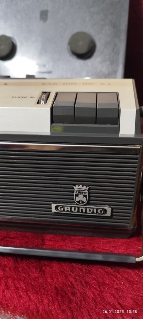 Магнетофон Grundig