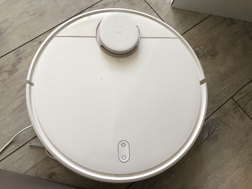 Продаю робот пылесос xiomi mi robot vacuum-mop p