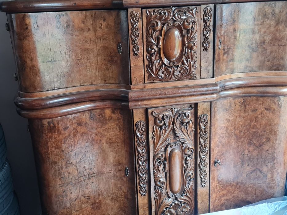 Vand comoda sculptata