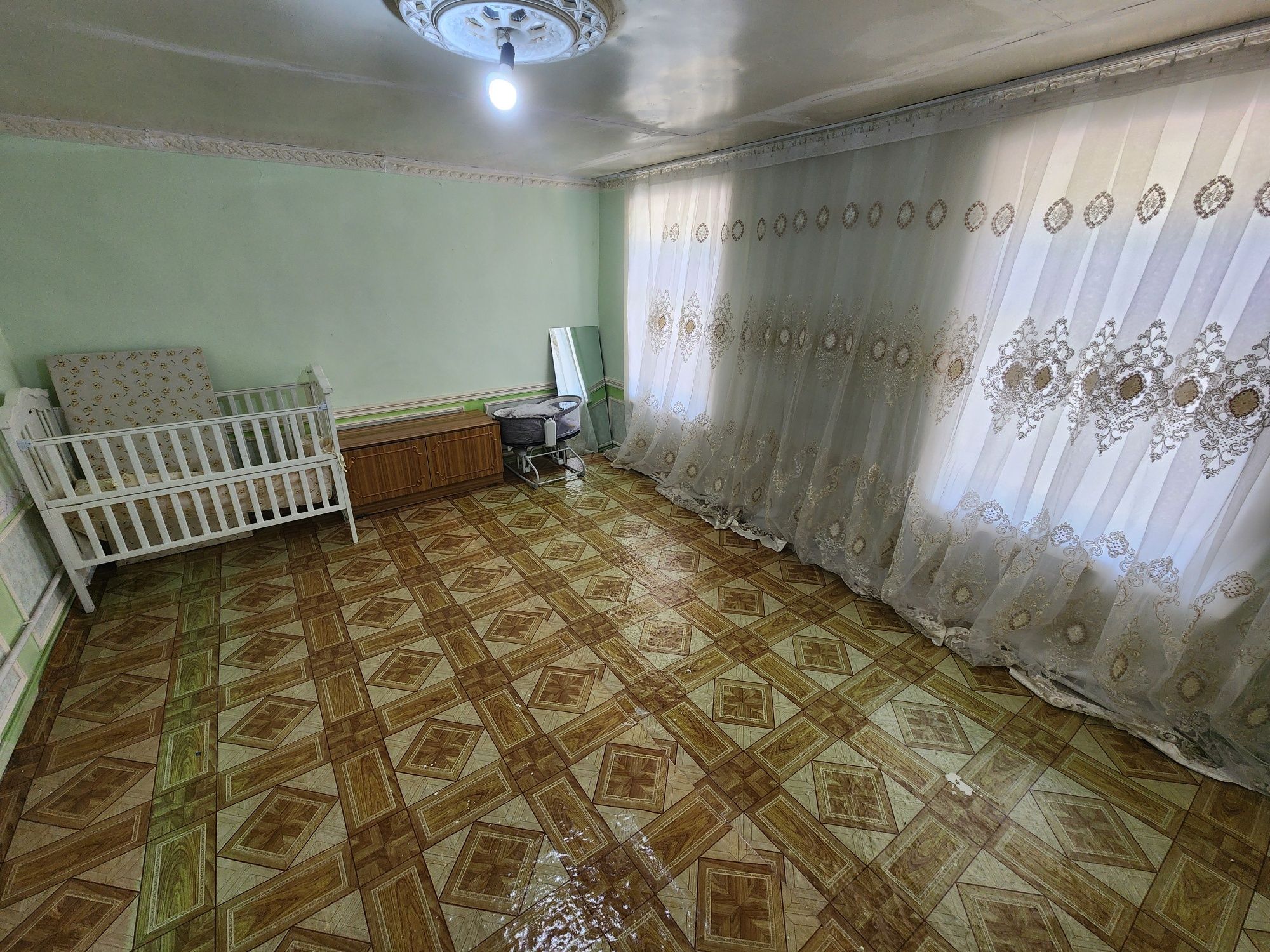 Срочно Продается Дом в Уртасарае 6 соток + 3 соток захват ,