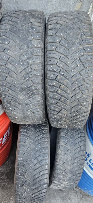Продам шины размер 215 60 r16