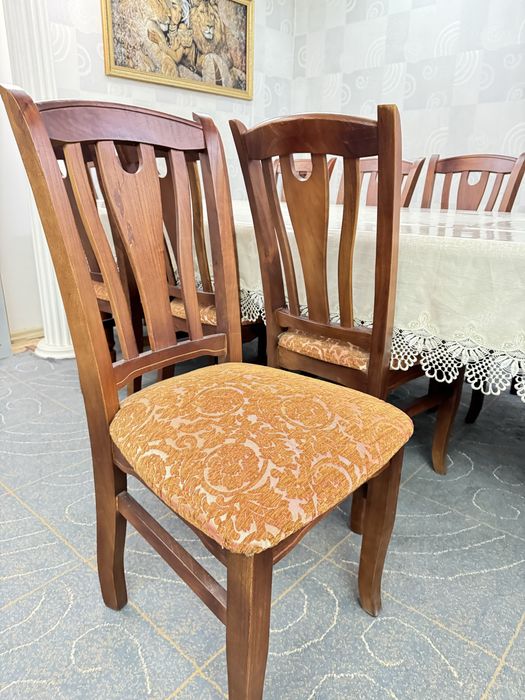 Стол для гостинной