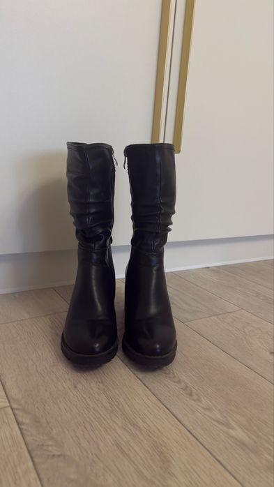 Продам женские сапоги и ботильоны