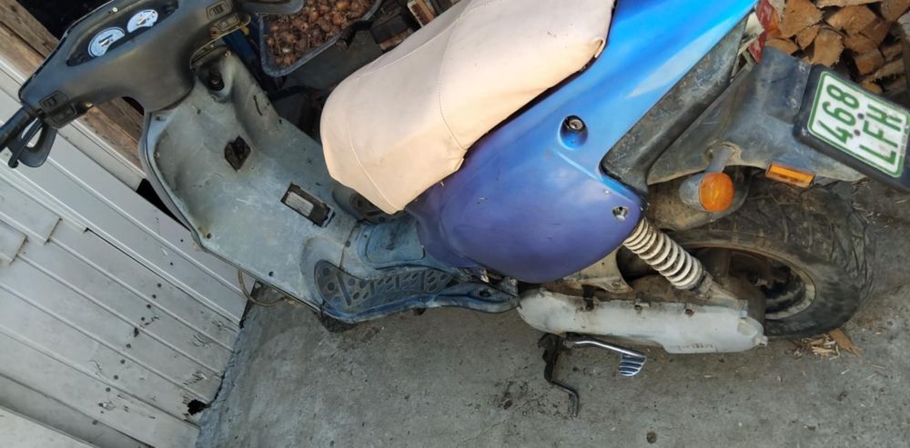 Vand scuter Aprilia 80cc  negociabil