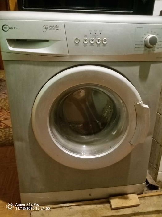 Пералня полуработеща