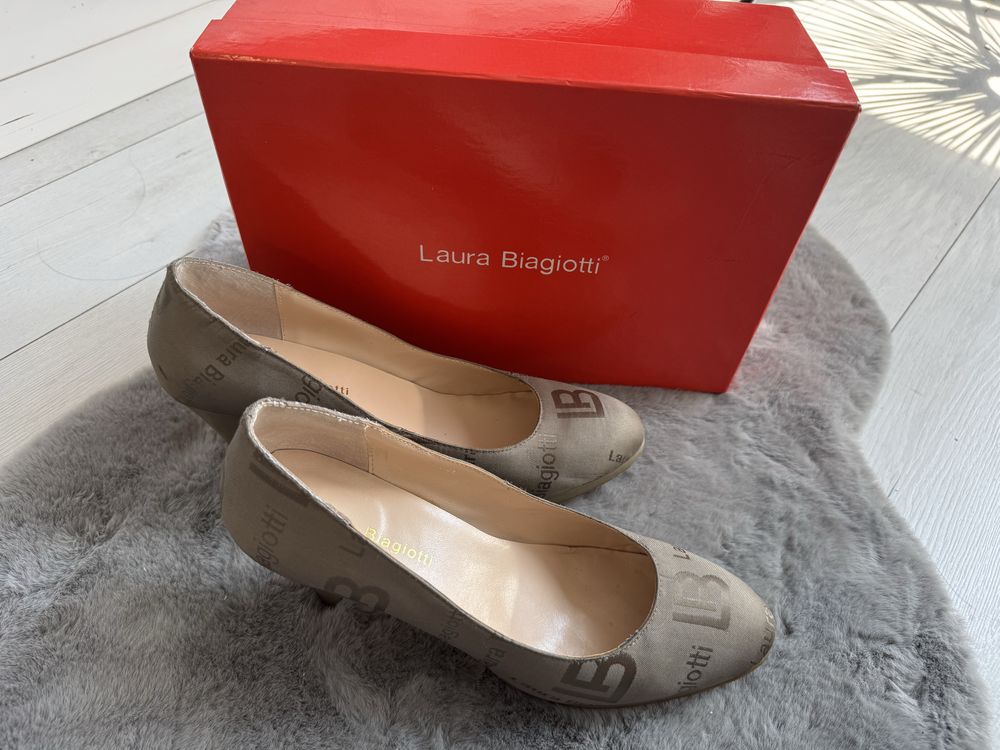 Laura Biagotti обувки