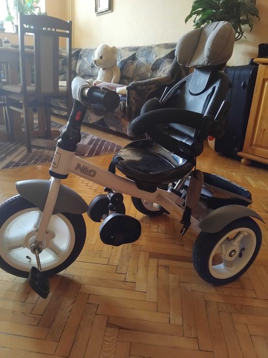 Детска триколка,изключително запазена,със подвижен сенник