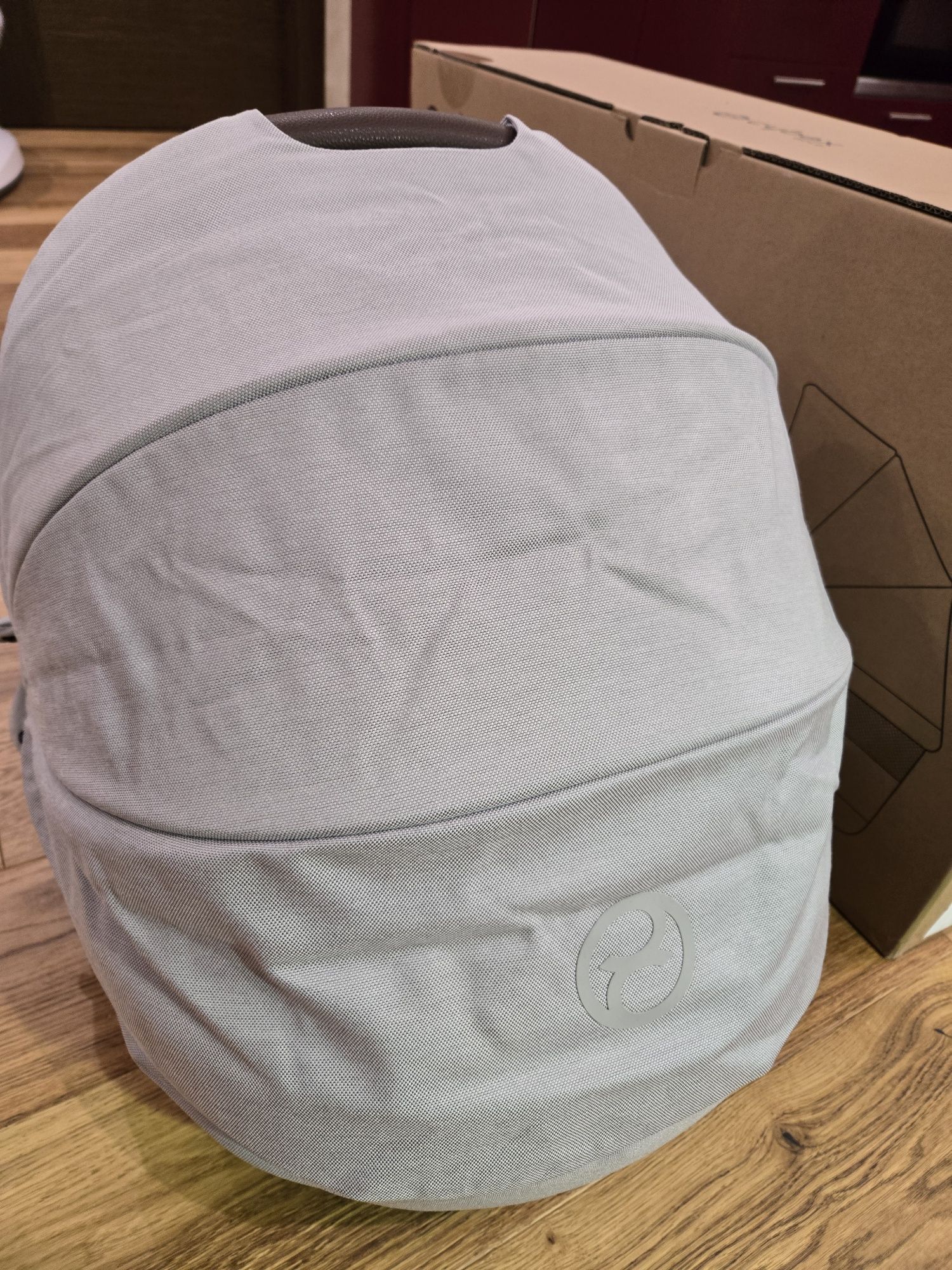 Кош за новородено/зимен кош cybex balios cot s lux заедно с дъждобран