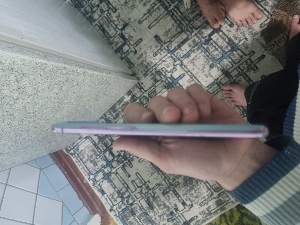 Samsung s20 FE sotiladi srochniy