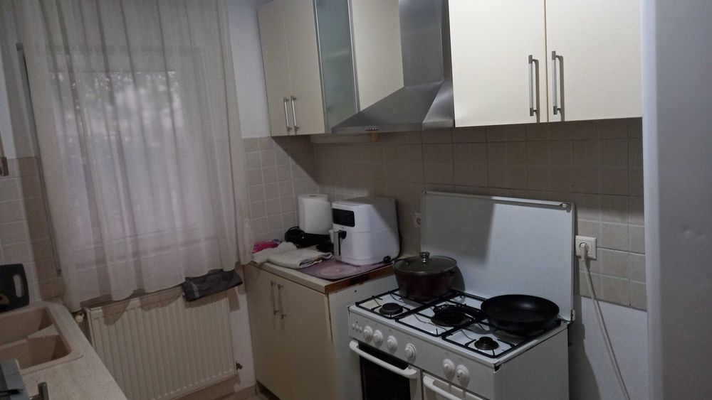 Închiriez apartament semidecomandate