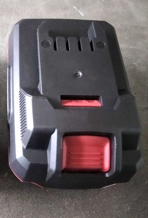 Чисто нова кутия за батерии . Parkside