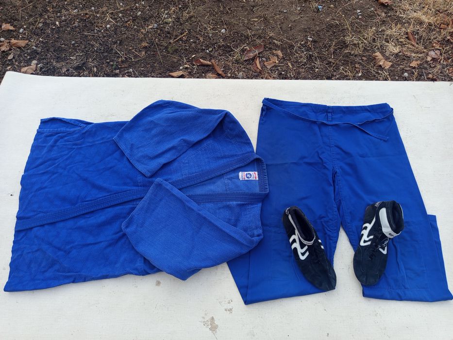 Продам ( кимоно комплект без пояса ) .