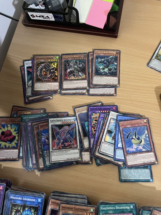 Yugioh carduri seturi difetite