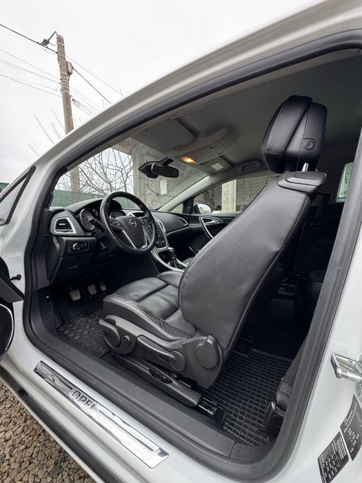 Opel Astra J GTC 1.7CDTI