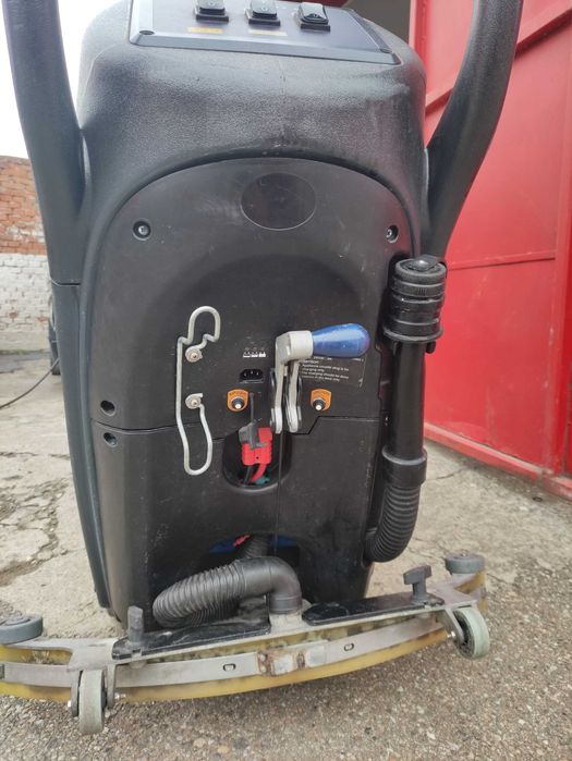 Închiriere utilaje –Mașini de spălat pardoseală disponibile