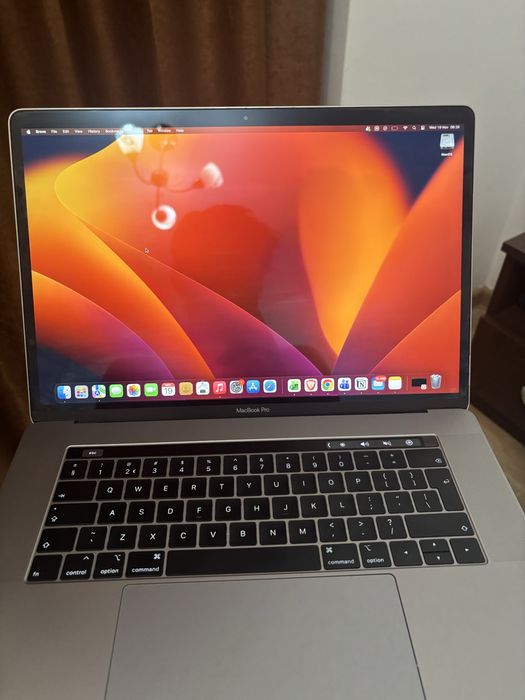 Vand urgent macbook pro i7,16 gb ram , placa video dedicata ,512Gb!