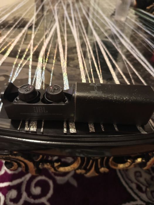 Здравейте продавам слушалки JBL