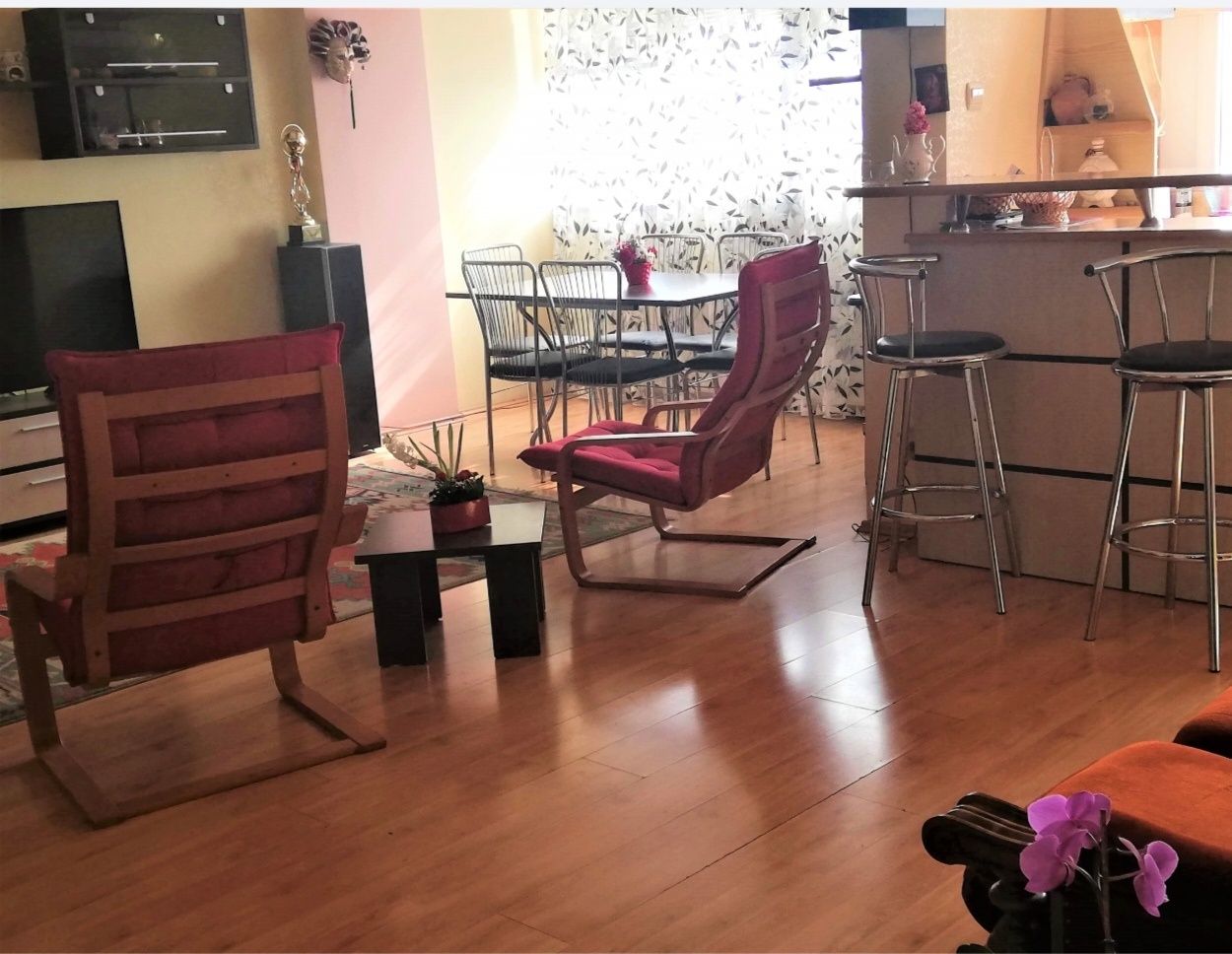 Vând apartament 4 camere