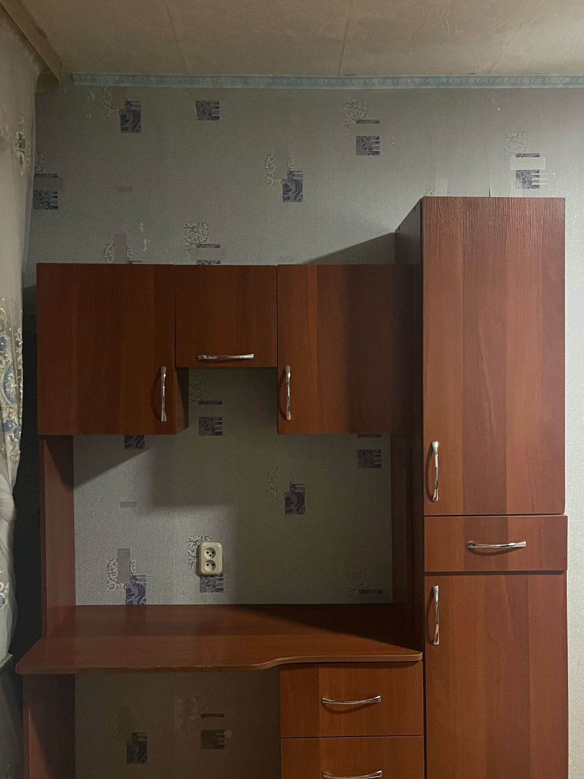 Продается столик со скафами для занятий уроков