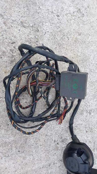 Продавам теглич за голф5-плюс 2008със сваляема кука с болтове