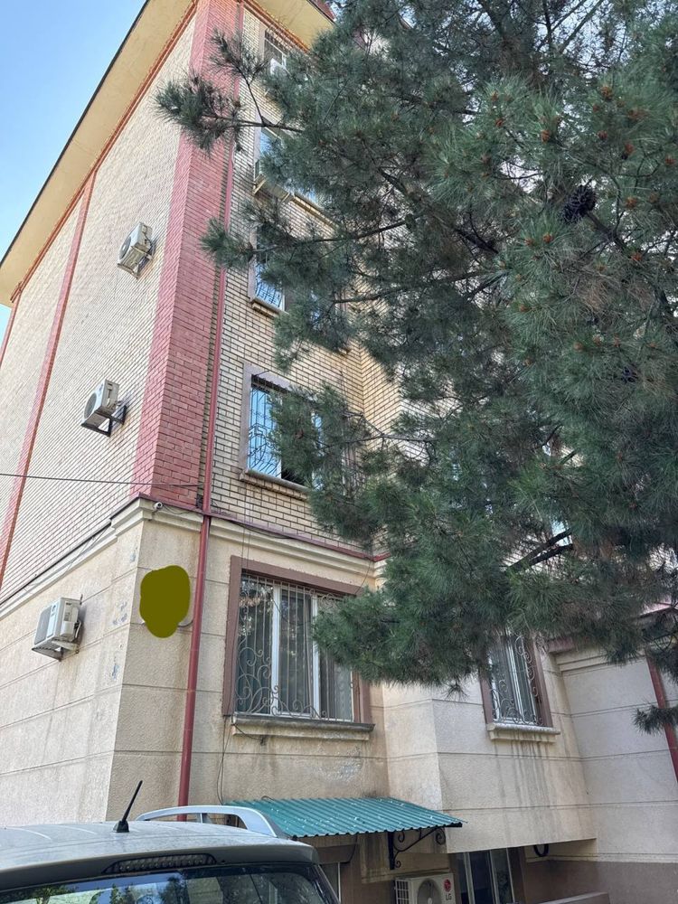 Продаётся: Мирабадский район Ориентир - ЦУМ / 110-школа 290кв