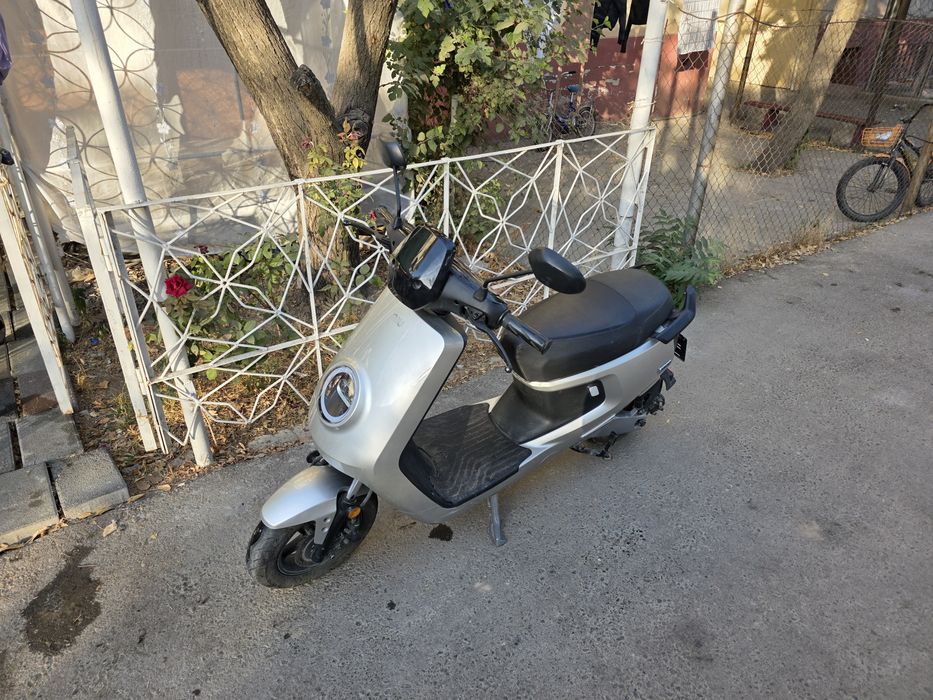 Продам б/у скутер niu mqi+ sport