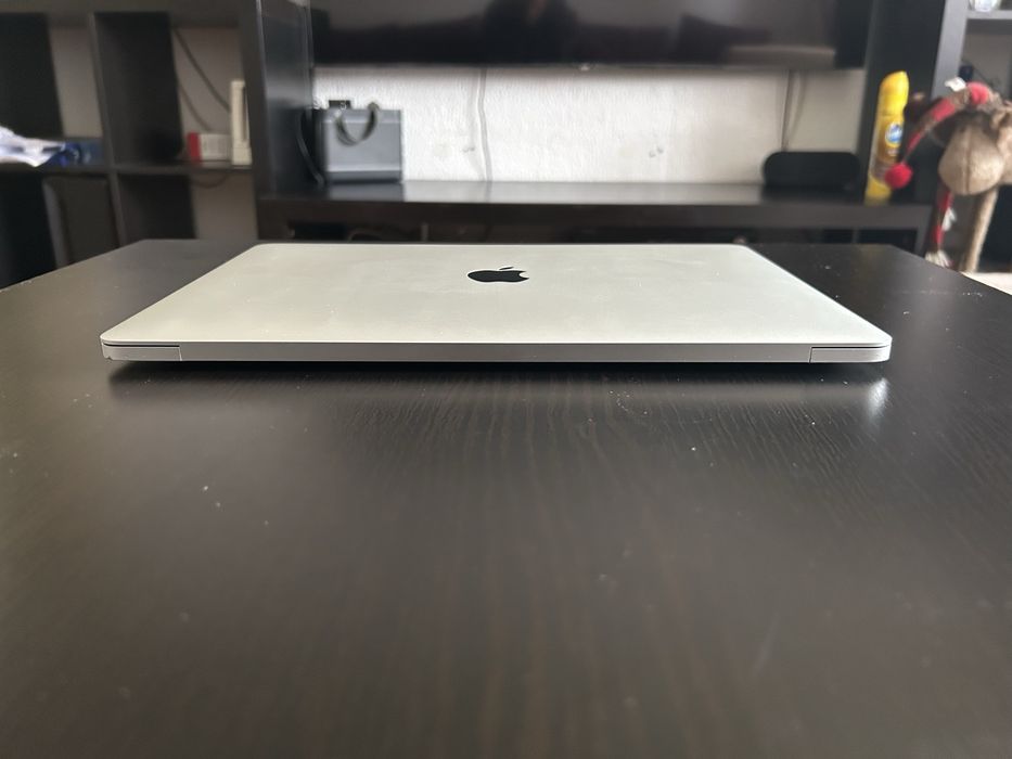 Macbook Pro 13" A1989 2019 GB 256 GB SSD baterie 354 cicluri