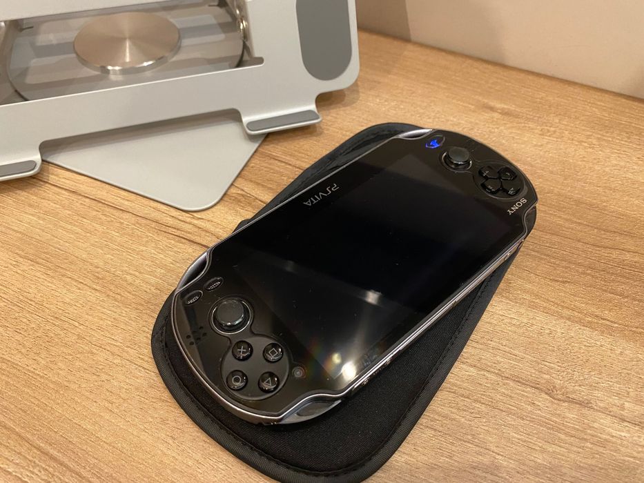 Sony PS Vita Oled – Negru  – 128GB – Modată + Jocuri