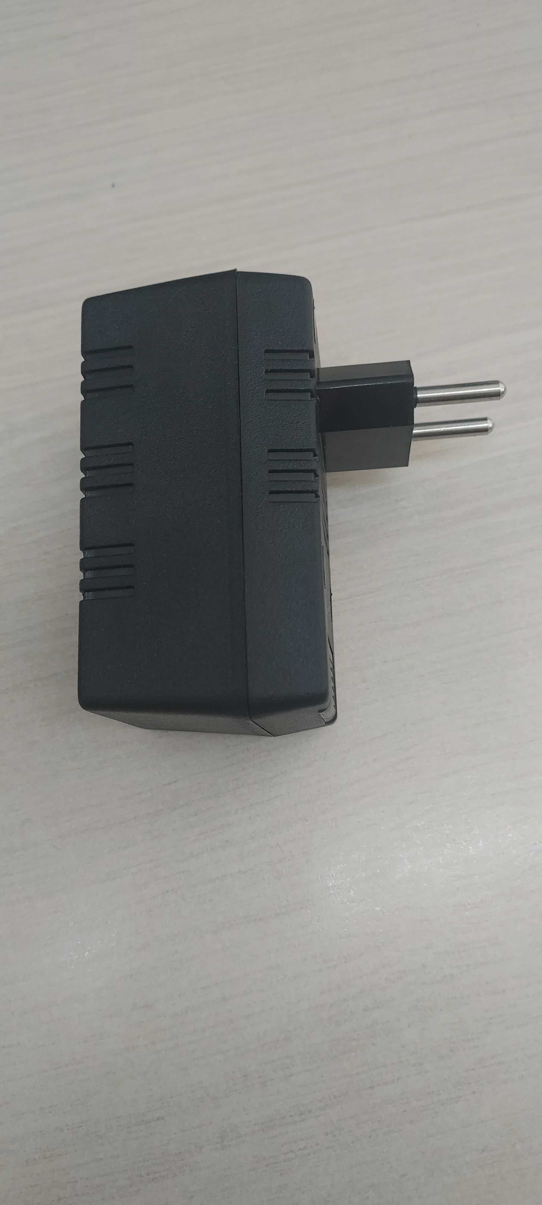 Адаптер Input: AC220/240V 50Hz   Output:AC110/120V 60Hz 50W