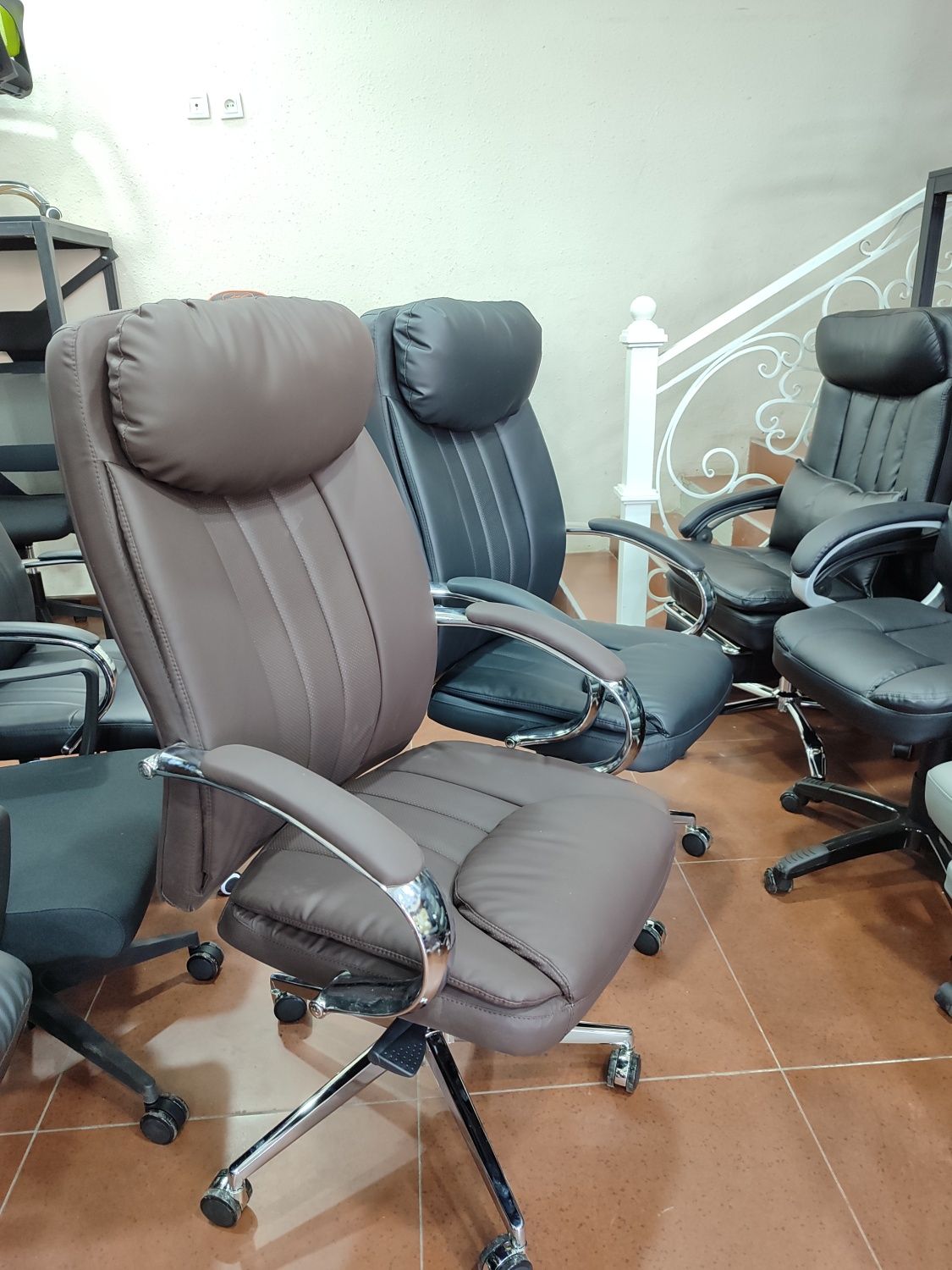 Офисное Кресло для руководителя модель Dakotu