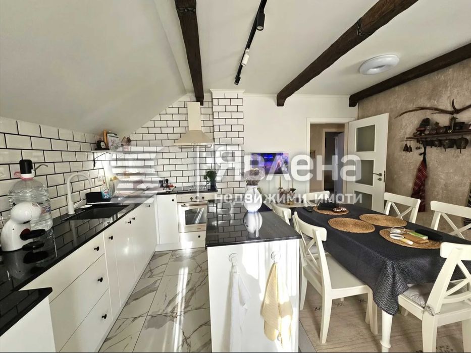 Продава се Тристаен апартамент в Варна, Колхозен пазар - 118 кв.м за 2373 €/кв.м - Снимка #1