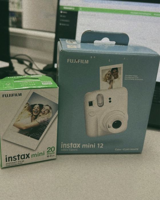 Продам инстакс мини 12 ,моментальный фотоаппарат