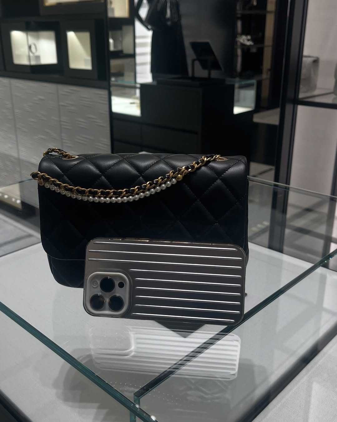 Новая сумочка Chanel - из лондонского бутика!