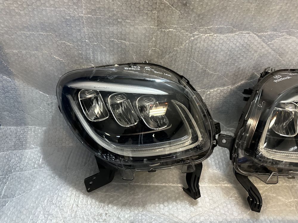 Far stanga / dreapta FULL LED + GRILA Smart 435 FORFOUR 2019/2020/2021