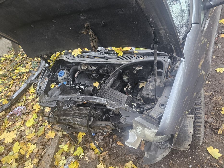 Двигател 1.9 105 коня VW Touran и други части