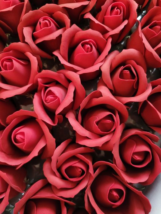 Vând trandafiri din spumă