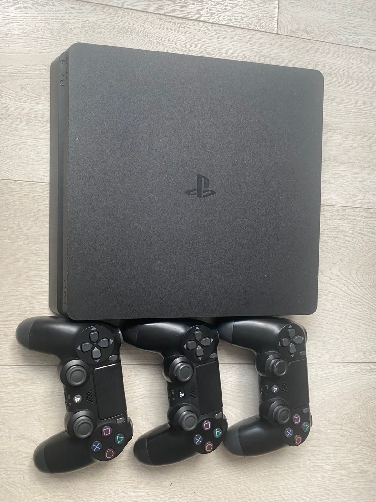 Продам PlayStation4