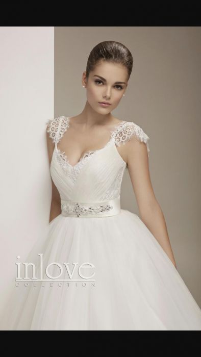 Женские фирменные платья, свадебные платья, листаем