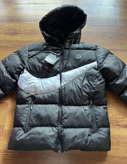Мъжко,черно,зимно яке Nike с гумирано лого