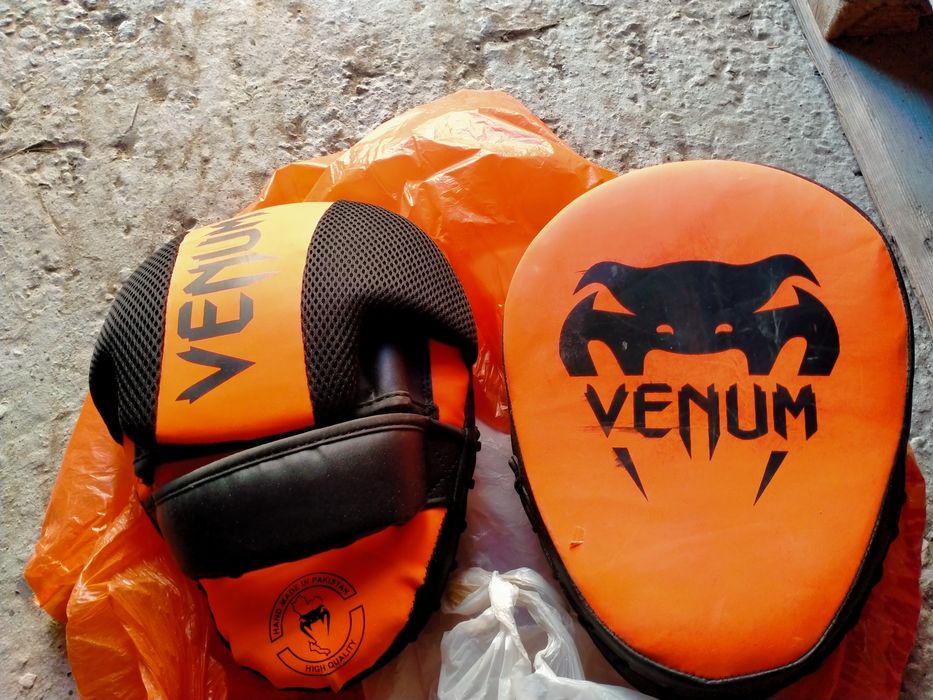 Продам новые боксерские лапы в отличном состоянии