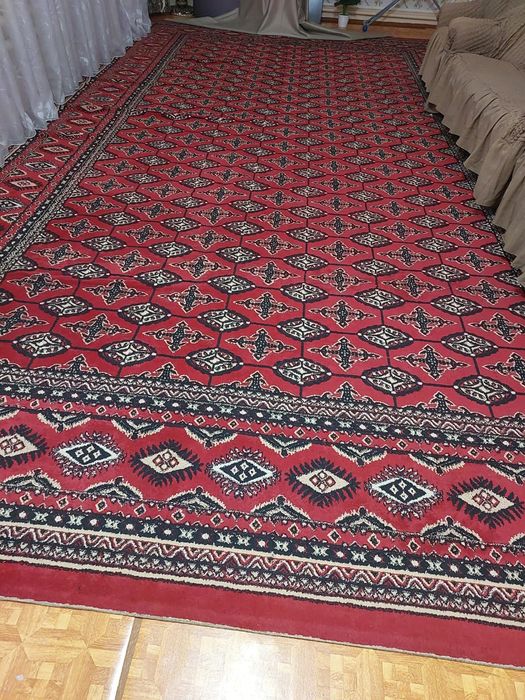 Продается ковер в хорошем состоянии