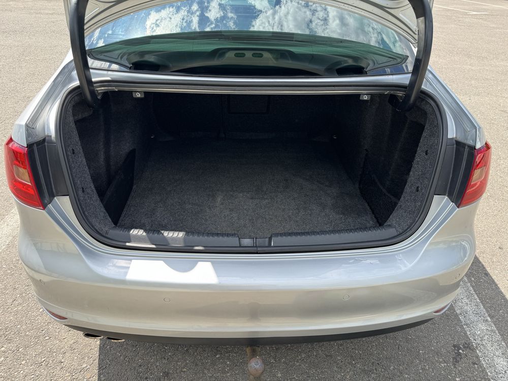 Vând VW Jetta Mk6 – 2.0 TDI 140 CP
